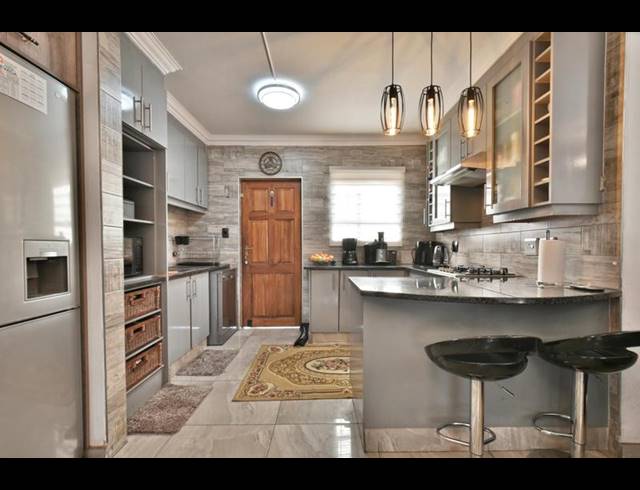 3 BEDROOM HOUSE FOR SALE IN SOUTH CREST